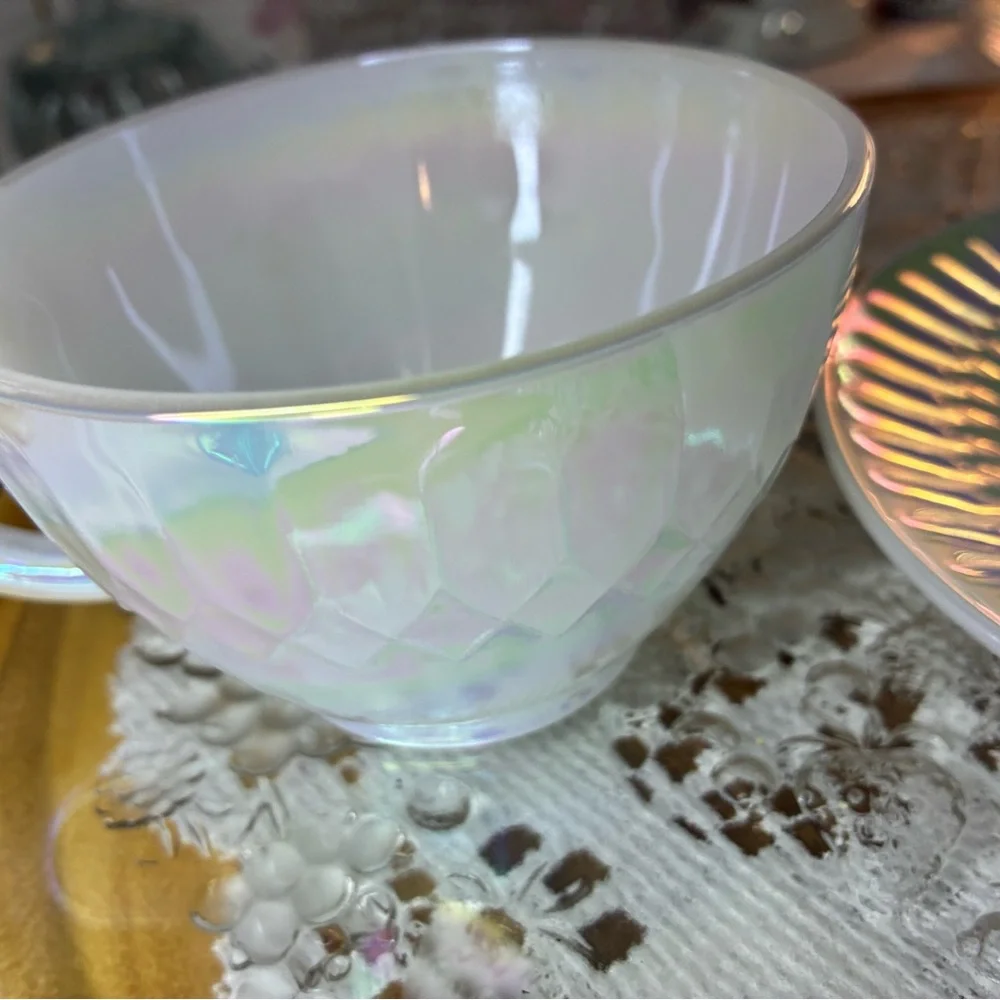 Federal glass Iridescent cup n Saucer - Picture 4 of 10
